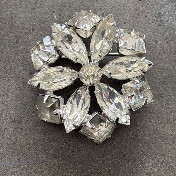 Vintage Crystal Brooch - Picture 11 of 11